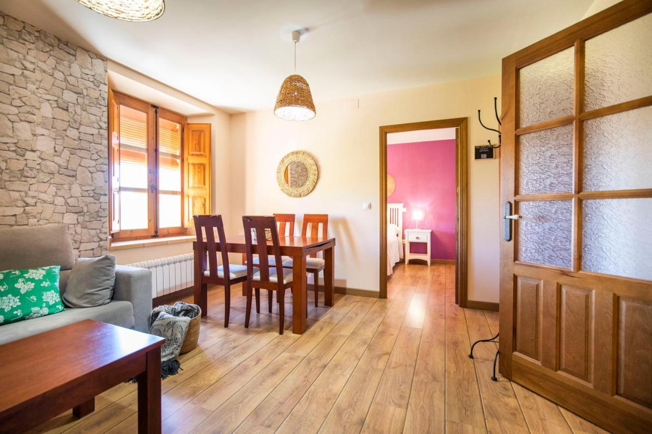 Apartamentos Ribera Del Duero Las Escuelas Vadocondes エクステリア 写真