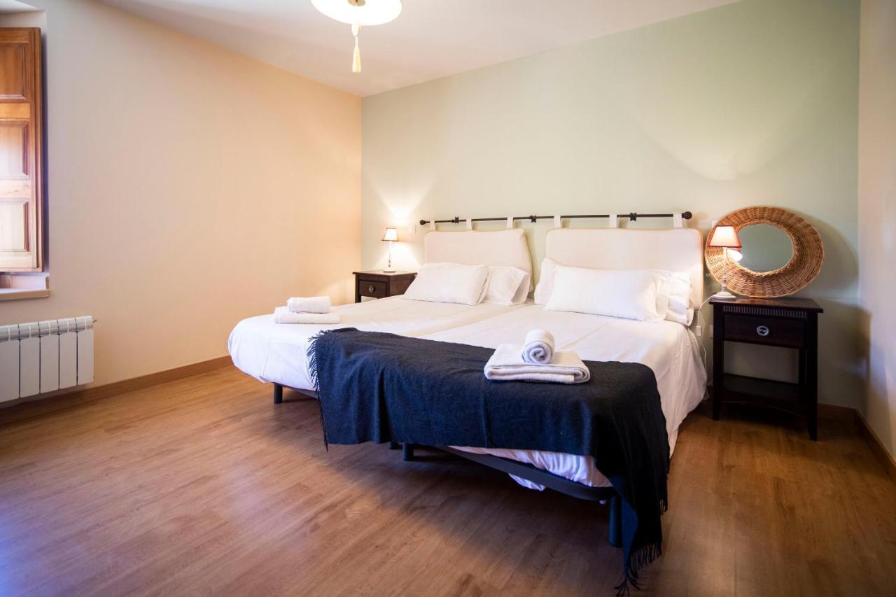 Apartamentos Ribera Del Duero Las Escuelas Vadocondes エクステリア 写真